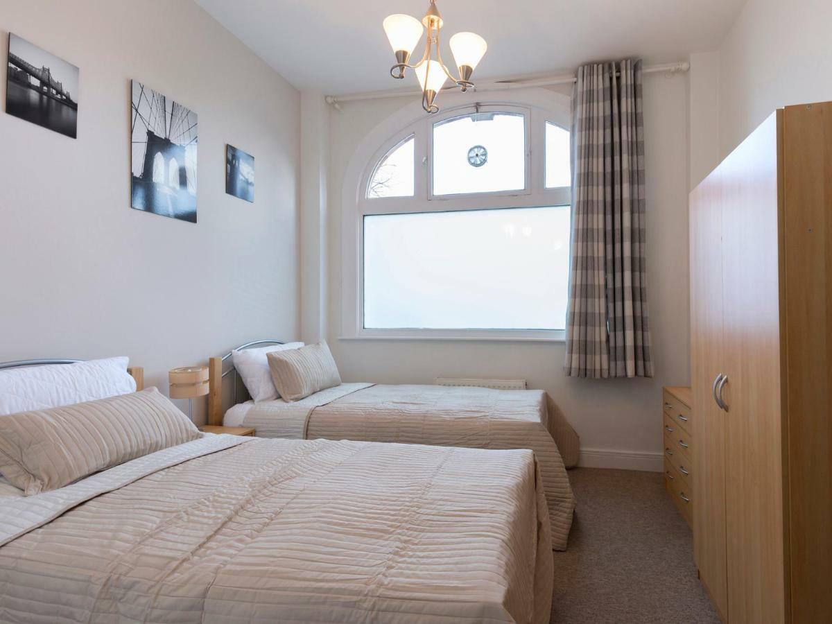 Ambrose Apartments Челтнъм Екстериор снимка