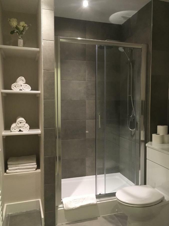 Ambrose Apartments Челтнъм Екстериор снимка